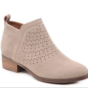 Super comfy suede TOMS boots